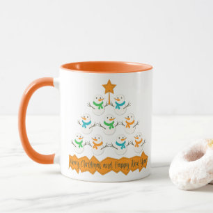 Caneca Pirâmide de árvores de Natal feita de neve do xmas