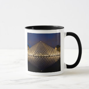Caneca Pirâmide do Louvre pelo arquiteto I.M. Pei