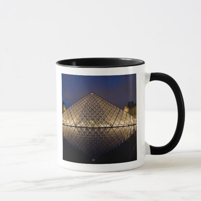 Caneca Pirâmide do Louvre pelo arquiteto I.M. Pei (Direita)