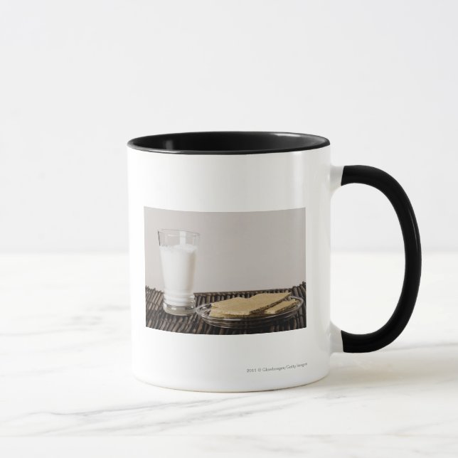 Caneca Placa dos petiscos com um vidro do leite (Direita)