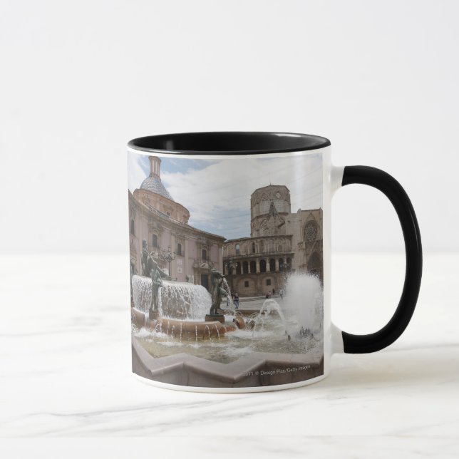 Caneca Plaza De La Virgin e Basílica De Virgen (Direita)