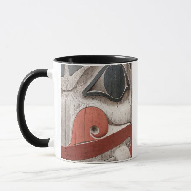 Caneca Polos de Totem no Museu do Patrimônio da Haida (Esquerda)