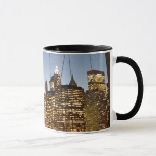 Caneca Ponte de Brooklyn ao Crepúsculo com o horizonte de
