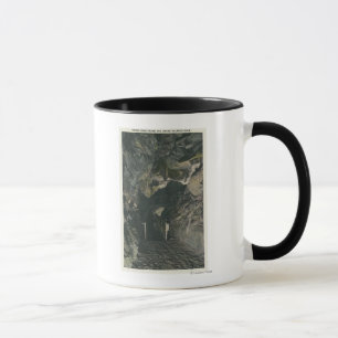 Caneca Ponte sob a opinião da rocha do equilíbrio