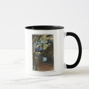 Caneca Ponte sobre a falha que mostra rocha equilibrada