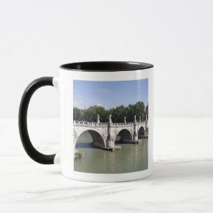 Caneca Ponte sobre o rio Tibre, Roma (Italia). É