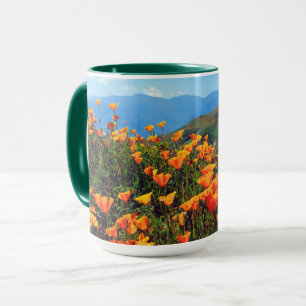 Caneca Poppies da Califórnia cobrindo uma encosta
