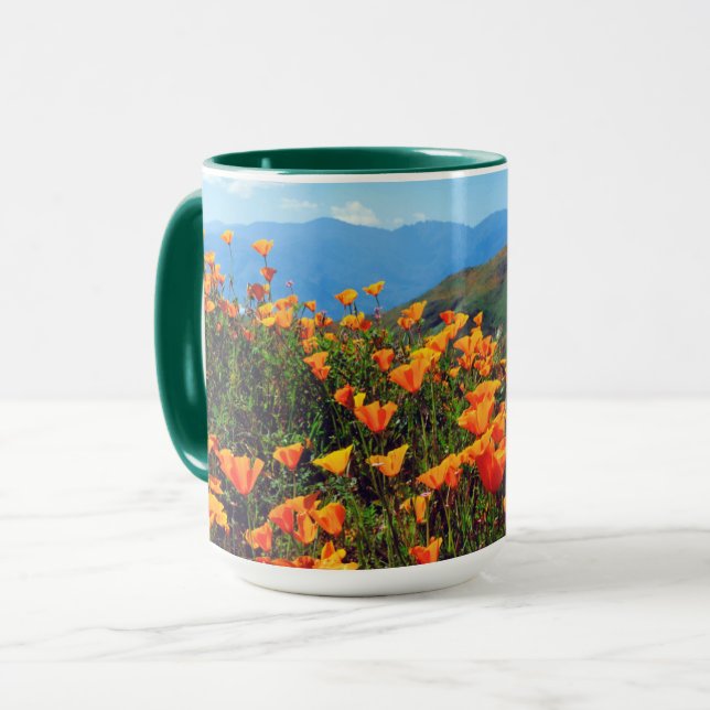 Caneca Poppies da Califórnia cobrindo uma encosta (Frente Esquerda)