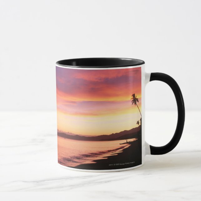 Caneca Por do sol bonito na praia (Direita)