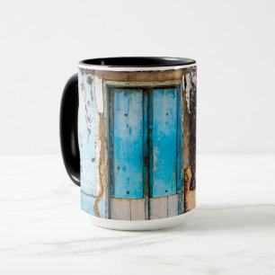 Caneca Porta e parede azuis