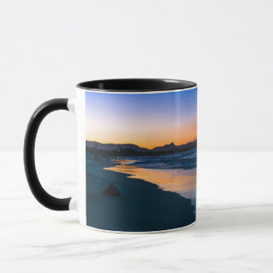Caneca Praia de Belongil logo após o pôr do sol, Byron Ba