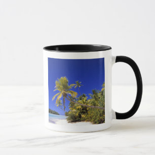 Caneca Praia ladeada por palmeiras Ilhas Cook 7