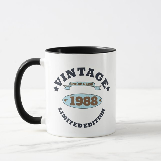 Caneca presente de aniversário de vintage personalizado (Esquerda)