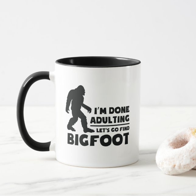Caneca Presente Divertido Vamos Encontrar o Pé Grande (Com Donut)