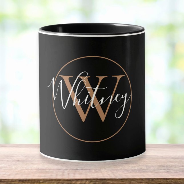 Caneca Preta Elegante com Nome em Letra Monograma  (Criador carregado)