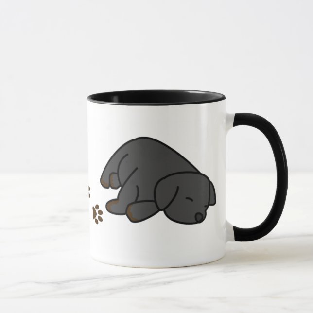 Caneca preta sonolento do filhote de cachorro do (Direita)