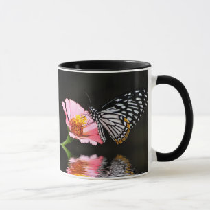 Caneca preto e branco da borboleta