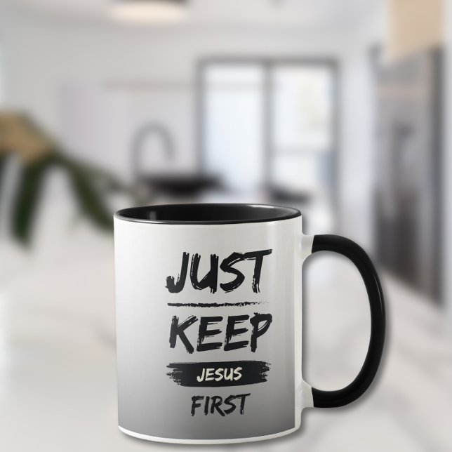 Caneca Preto, mantenha Jesus primeiro (Criador carregado)