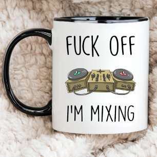 Caneca Produção engraçada de DJ Vá Se Foder Estou Mistura