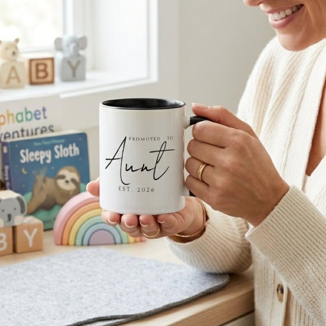 Caneca Promovido a Tia Elegante Ano de Fundação Script (Criador carregado)