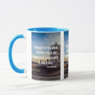 Caneca Proverbs Escritura de Bíblia 18:10 Verso Túmulo de