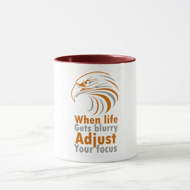 Caneca Quando a vida ficar turva, ajuste o seu foco (Centro)