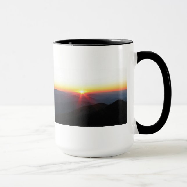 Caneca Raios do por do sol w/shimmering da montanha/J (Direita)