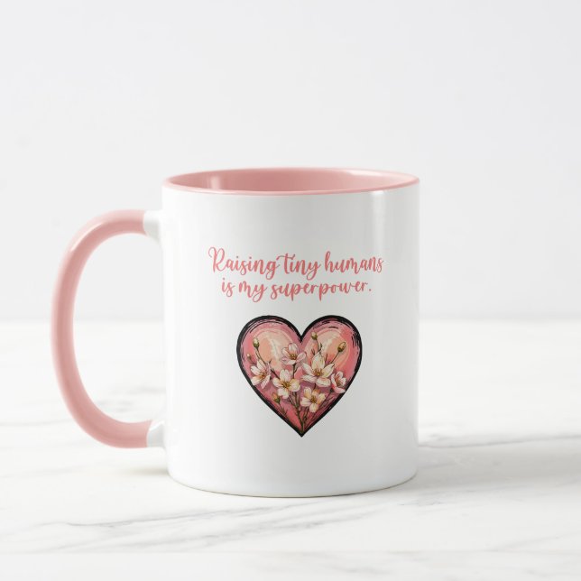 Caneca Raising Tiny Humans Superpower Mom Life Design (Esquerda)