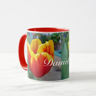 Caneca Red and Yellow Tulip floral Garden Mulheres Nome M