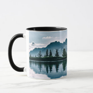Caneca Reflexão da floresta da montanha