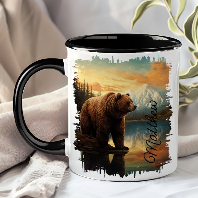 Caneca Reflexo do Urso Pardo Cinzento no Lago da Montanha (Criador carregado)