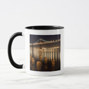 Caneca Reflexões da noite da ponte da baía de Oakland