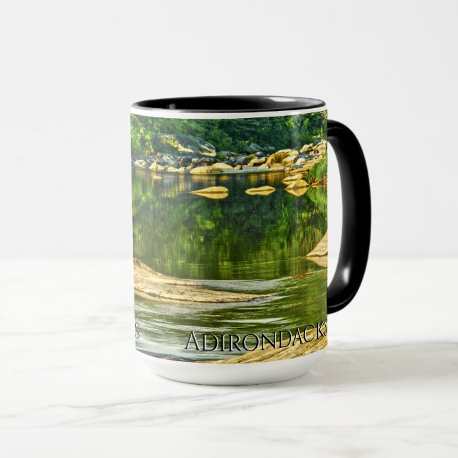 Caneca Reflexões Do Fluxo De Montanha Adirondack. - Foto (Frente Esquerda)