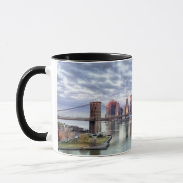 Caneca Reflexões lindos da opinião e da cidade da manhã (Esquerda)