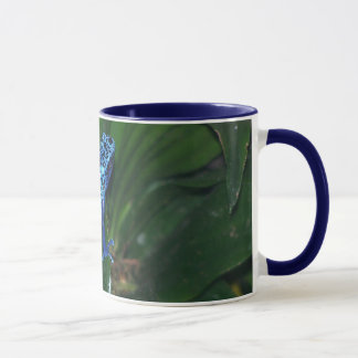 Caneca Retrato azul do sapo da seta do veneno