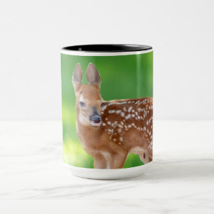 Caneca Retrato de uma Fawn recém-nascida (veado de cauda