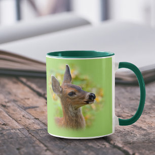Caneca Retrato Vignetado de Deer Fawn Chantageado Sorride
