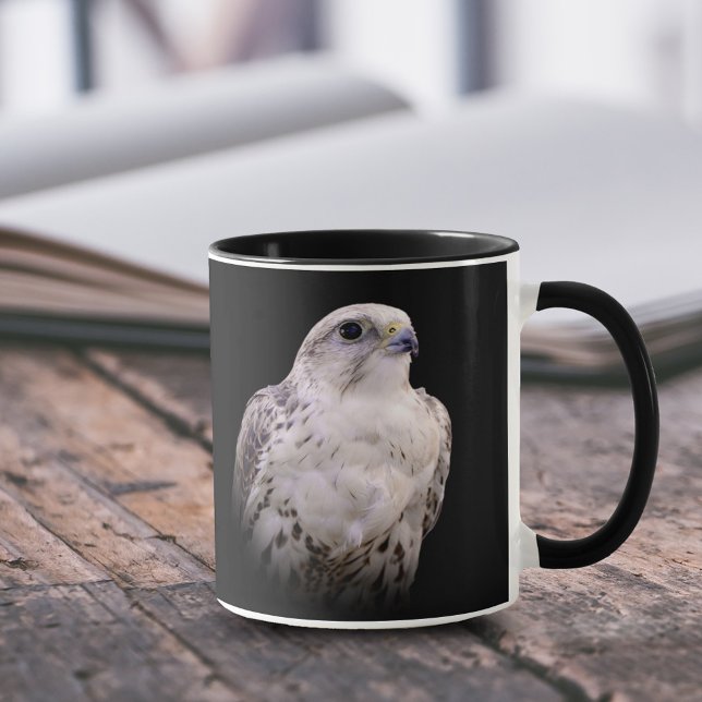 Caneca Retrato Vignetado de Falcão de Saker Inquisitivo (Vignetted Photo of a Saker Falcon 11 oz Coffee Mug Cover Photo.)