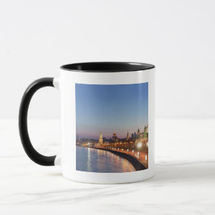 Caneca Rio de Moscovo no crepúsculo