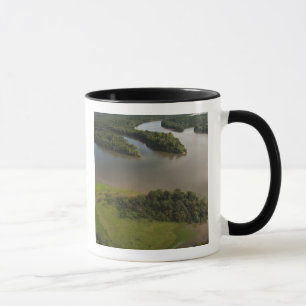 Caneca Rio Essequibo, o mais longo rio da Guiana, e