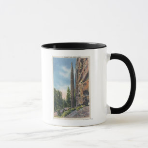 Caneca Rocha da chaminé na estrada de Cody, opinião de