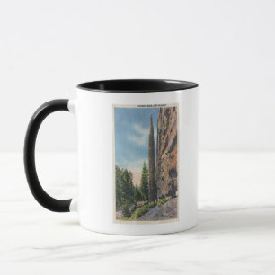 Caneca Rocha da chaminé na estrada de Cody, opinião de