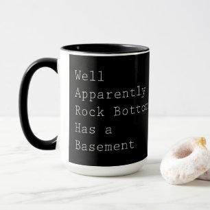 Caneca Rock Botton tem uma cave em preto