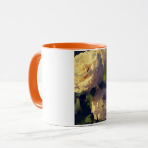 Caneca Rosas em um jardim