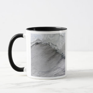 Caneca Ruas marítimas de gelo e nuvens no Mar de Bering