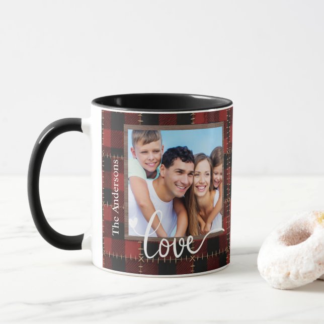 Caneca Rustic Red Buffalo Plaid Customizable Family Photo (Com Donut)