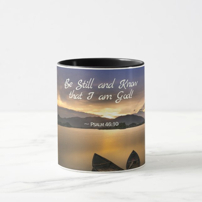 Caneca Salm 46:10 Fique quieto e saiba que eu sou Bíblia  (Centro)