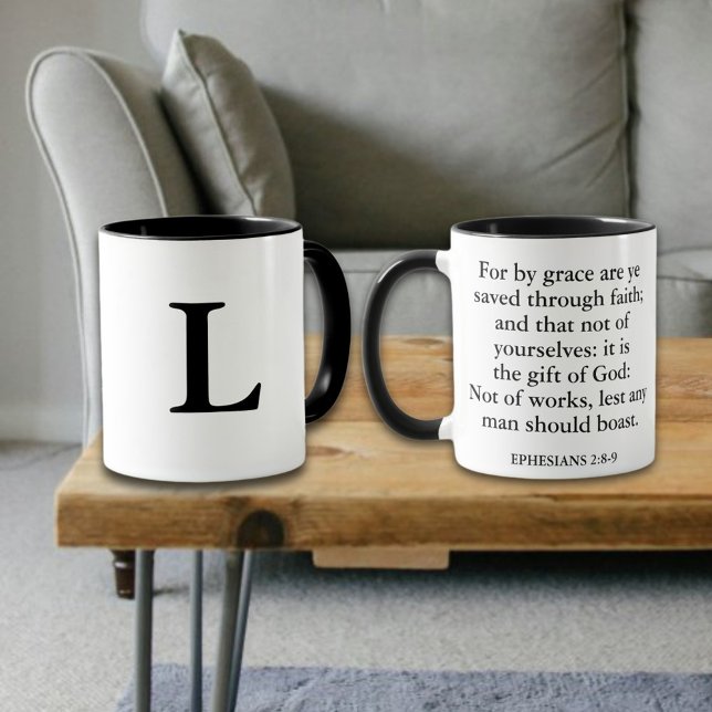 Caneca Salvo por Grace Bíblia Verse Christian Monograma (Criador carregado)