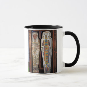 Caneca Sarcófago egípcio coberto com os hieroglyphics (p