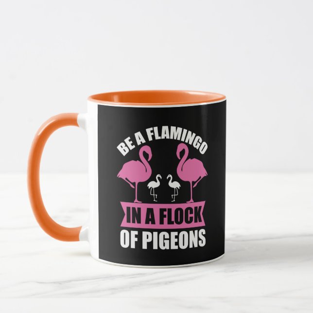 Caneca Seja um Flamingo em um Bando de Pombos (Esquerda)